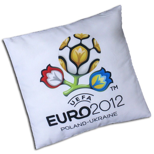 Biała poduszka z logo Euro 2012.