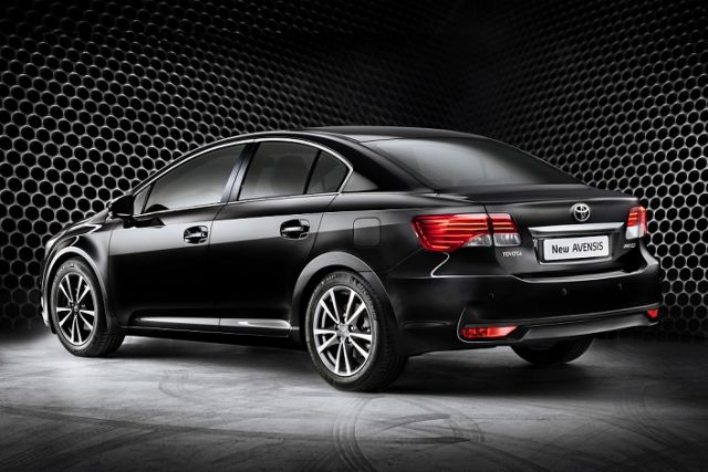 Po zmianach modernizacyjnych, w Burnaston – brytyjskiej miejscowości - rusza produkcja seryjnego modelu Avensis.
Toyota Avensis, fot. Toyota