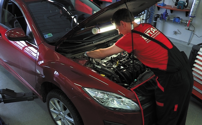 Montaż instalacji LPG wymaga szczególnej dokładności mechanika.