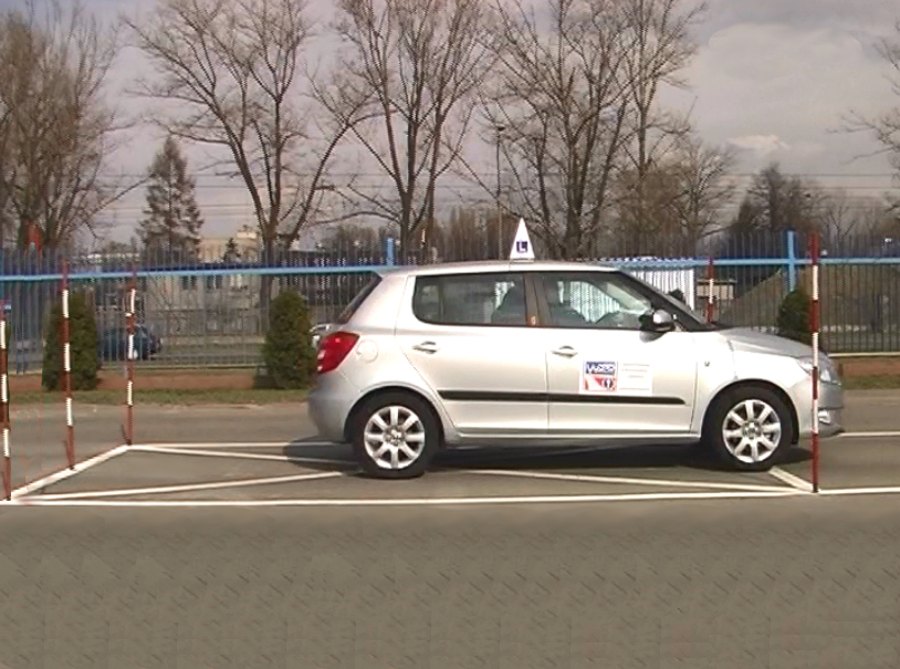 Jak zdać egzamin na prawo jazdy - część XIV: jak wykonywać manewry na placu podczas egzaminu?