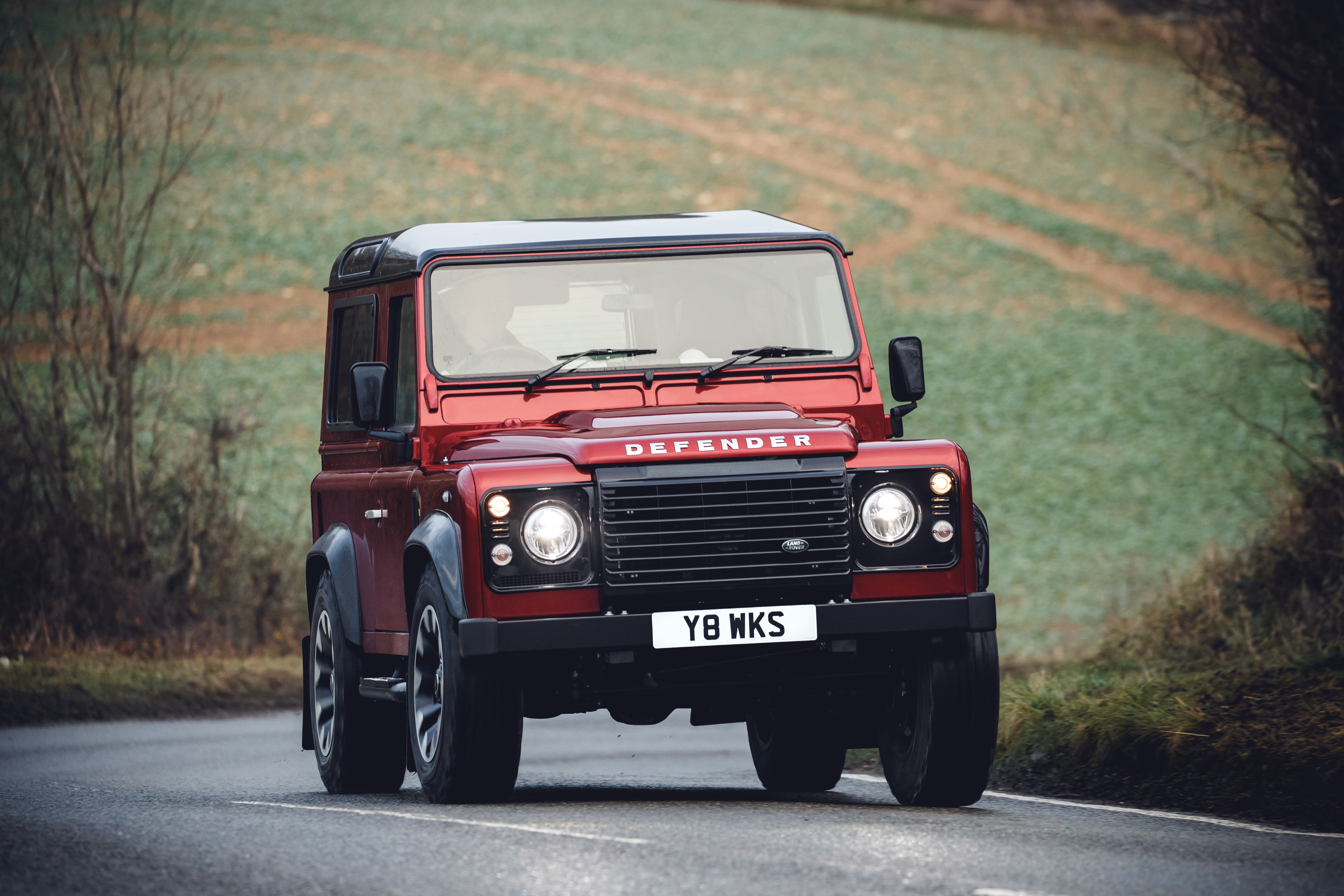 Land Rover Defender powrócił w niecodziennej odsłonie - 405 KM w brytyjskiej terenówce! / fot. Land Rover