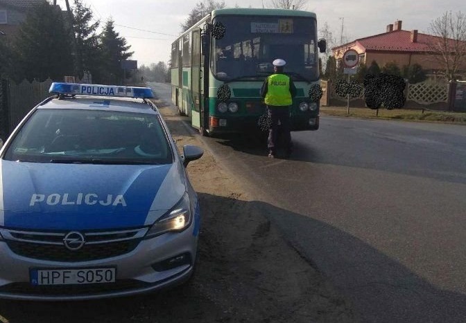 Wiózł 32 dzieci i miał we krwi 1,7 promila alkoholu! / fot. Policja